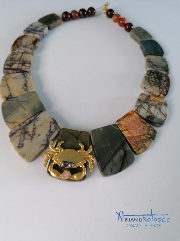Collar jaspe tierra pulido cangrejo